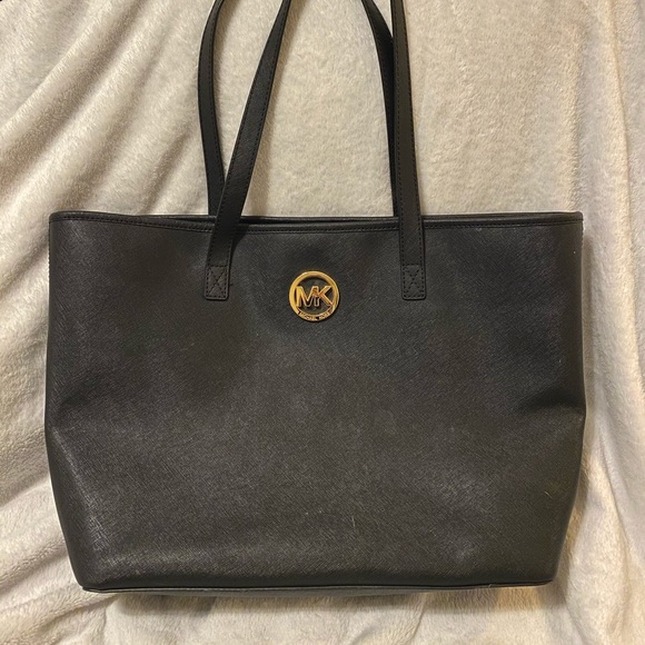 Michael Kors Handbags - 💕Micheal Kors💕 - Black Tote